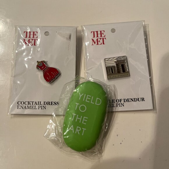 Metropolitan Museum of Art‎ Pins and Eraser (new) (w/a/x) - Picture 2 of 13